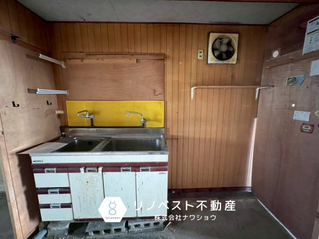 東大阪市近江堂1丁目店舗付住宅のキッチン|2階DK部分。
部屋の中心で空間を仕切ることも可能◎