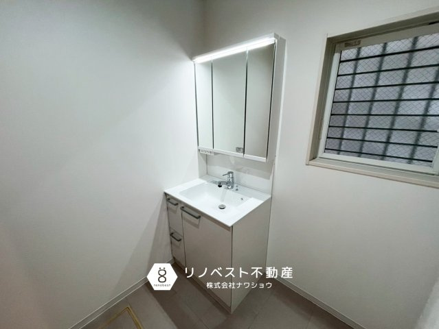 生野区林寺4丁目の独立洗面台|三面鏡付き独立洗面台は新調済み！
清潔感のある洗面スペースとなっております♪