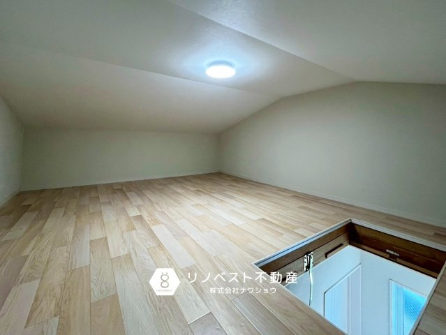 生野区林寺4丁目の収納|照明付きの屋根裏収納。
季節物の布団や家電など、収納しにくいものもここにスッキリ片付きます◎