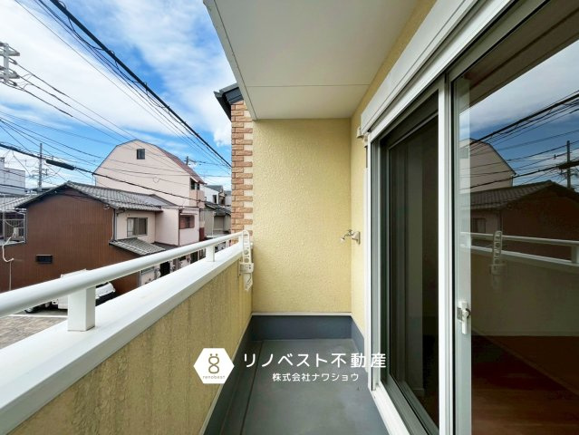 生野区林寺4丁目のバルコニー|【リノベスト不動産】弊社は近鉄大阪線・奈良線『布施』駅から徒歩2分の場所にございます♪
