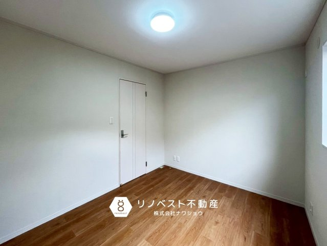 生野区林寺4丁目の洋室|2階にある約5.25帖の洋室。
LDKと同階にあるので、小さなお子様の寝室にぴったり◎