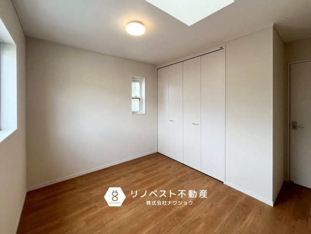 生野区林寺4丁目の洋室|3階にある約6帖の洋室。
天窓からの太陽の光で、明るいお部屋です◎勉強部屋や夫婦の寝室などにおすすめ♪