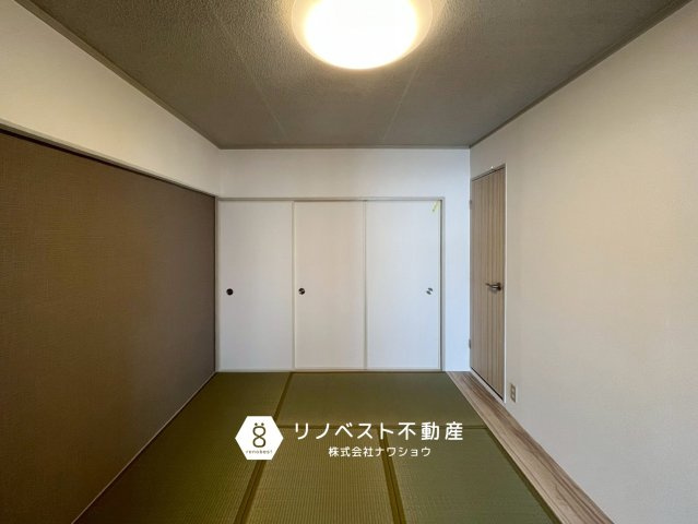 朝日プラザ小阪B棟の洋室|正方形の間取りで家具のレイアウトがしやすいです。
お好みのお部屋作りをお楽しみください♪