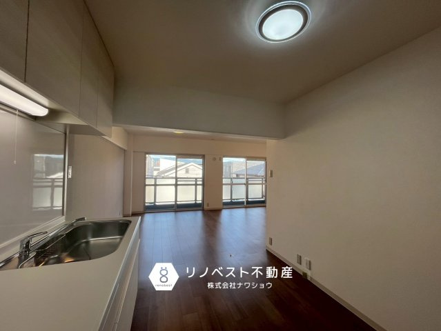 朝日プラザ小阪B棟のトイレ|温水洗浄便座リフォームで新調済みです！