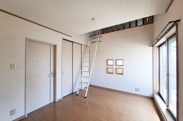 岸和田市上松町1丁目の洋室|洋室2