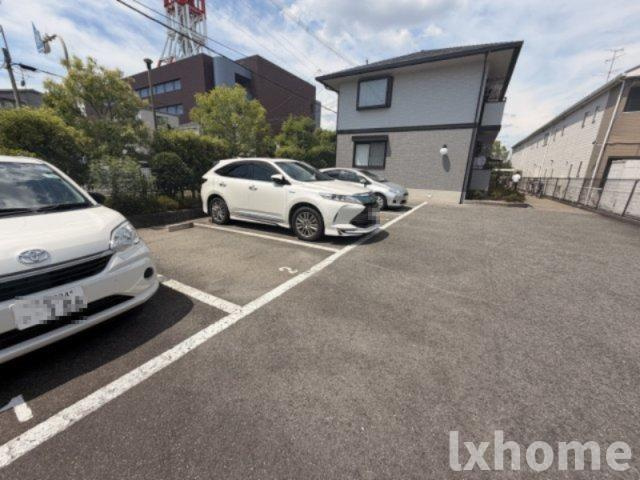 パークハイム前田の駐車場