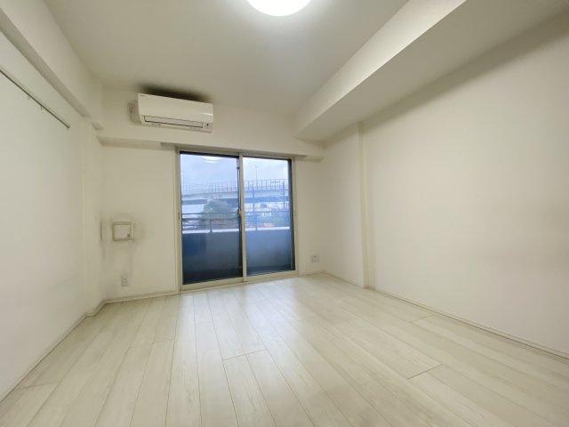 横浜市神奈川区子安通３丁目の賃貸マンションの居間・リビング