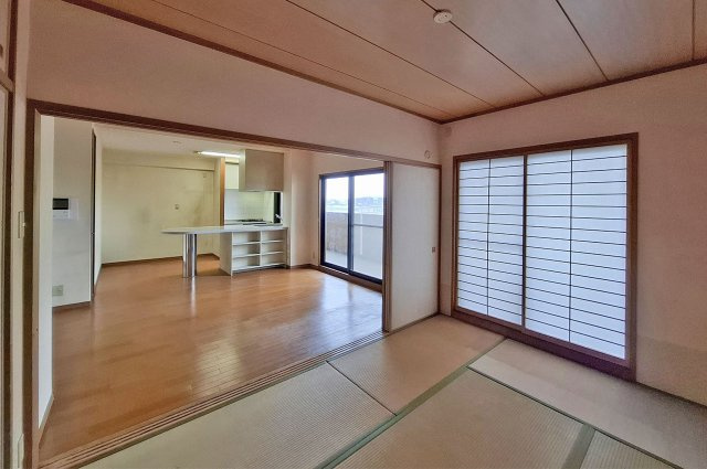 ジュネス岸和田フィオーレの和室|和室からLDK