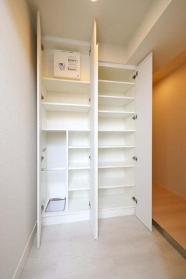 【玄関】 | PREMIUM CUBE 大森 TROIS