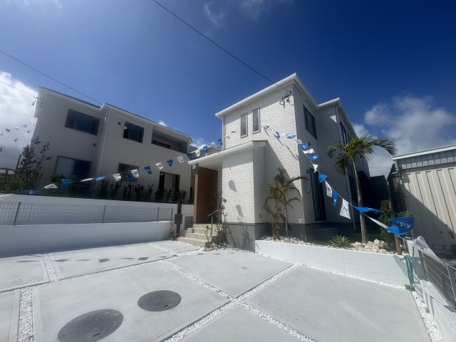 八重瀬町安里（全3棟）ラストC号棟の外観|C号棟　並列駐車3台可♪素敵な植栽付き♪