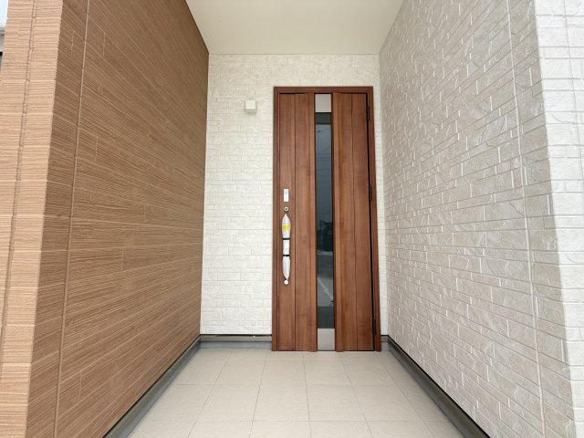 八重瀬町安里（全3棟）ラストC号棟の玄関|C号棟　スマートキー付き♪