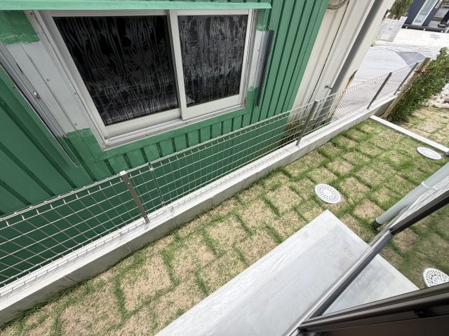 八重瀬町安里（全3棟）ラストC号棟の庭|C号棟　綺麗な芝は植えてあります♪