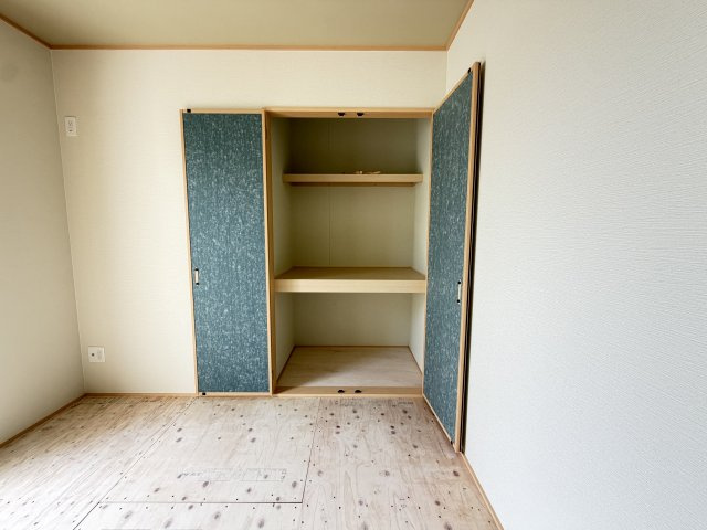 八重瀬町安里（全3棟）ラストC号棟の和室|C号棟　和室4.5帖＋収納付き♪