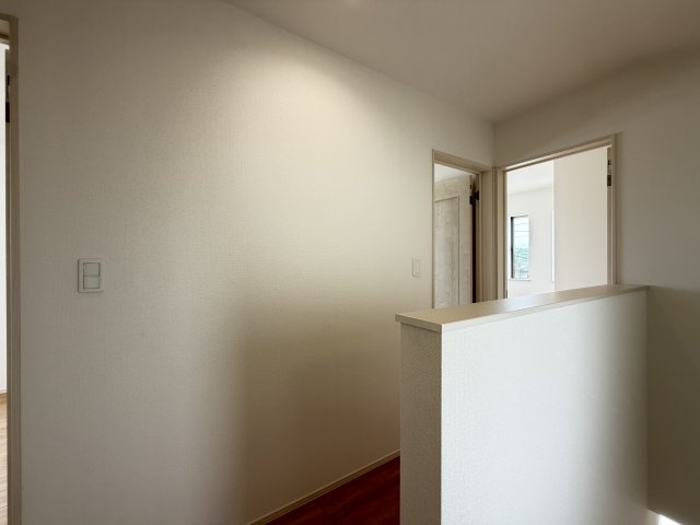 八重瀬町安里（全3棟）ラストC号棟の内装|C号棟　2階ホール♪