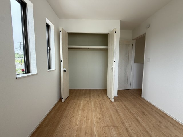八重瀬町安里（全3棟）ラストC号棟の収納|C号棟　洋室5.25帖＋CL付き♪