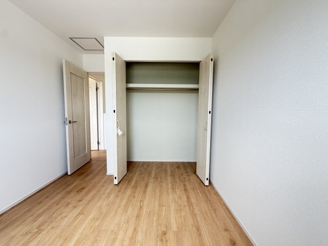 八重瀬町安里（全3棟）ラストC号棟の収納|C号棟　洋室5.25帖＋CL付き♪