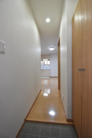 パレス沢ノ町Ⅱ番館の玄関