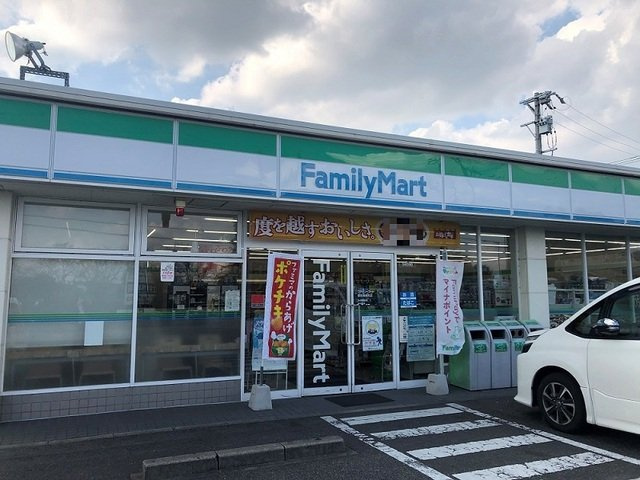 セレノの居間・リビング|ファミリーマートまで550m