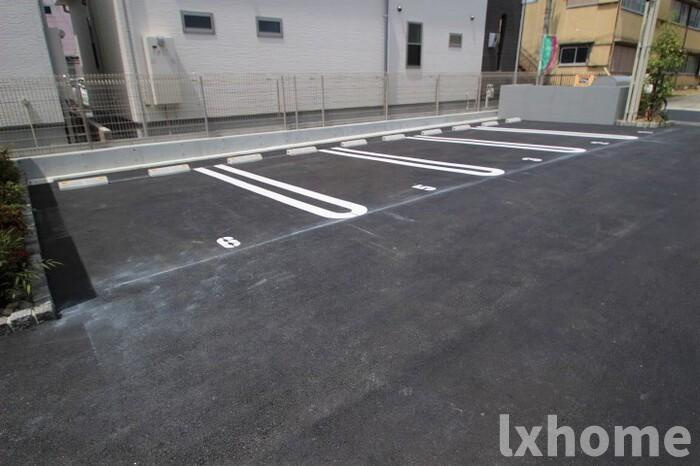 Casa Legareの駐車場|駐車場があるので、車を買う予定の方も安心です