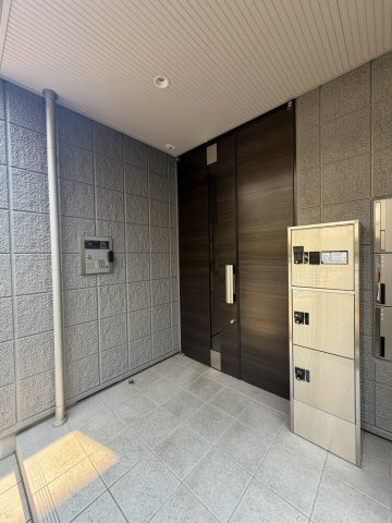 Ｍａｉｓｏｎ　ｄｅ　Ｒｏｍａｉｎｅｅのエントランス|オートロック付きのエントランス