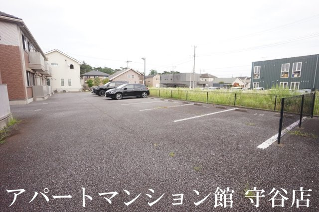 ラフィネドミールBの駐車場