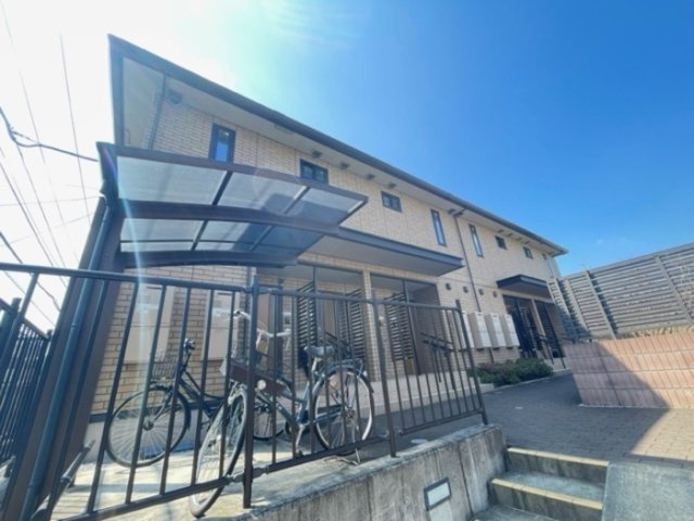 多摩市馬引沢１丁目のアパート