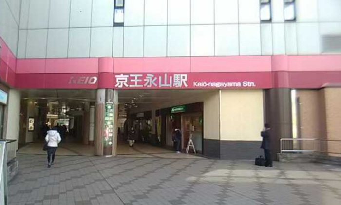 多摩市馬引沢１丁目のアパートの周辺
