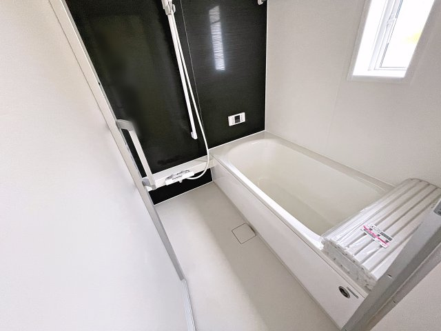 新築戸建・新築建売　郡山市久留米第14　柴宮小・第三中の浴室|浴室には小窓がついており簡単に換気が可能！一日の疲れを癒してくれるお風呂空間！