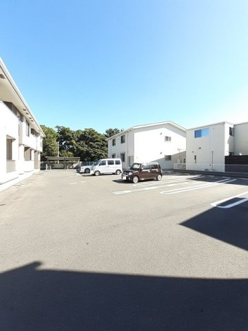 セレーノ　Ⅱ番館の駐車場