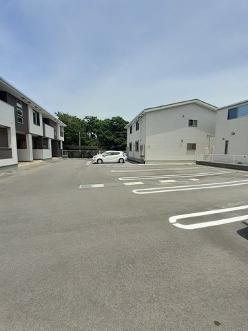 セレーノ　Ⅱ番館の駐車場