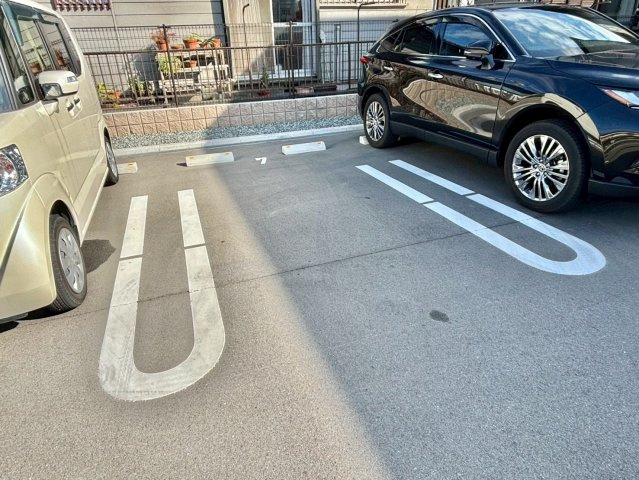 サニーレジデンスⅢの駐車場