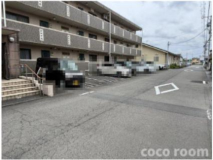 CO・COONの駐車場