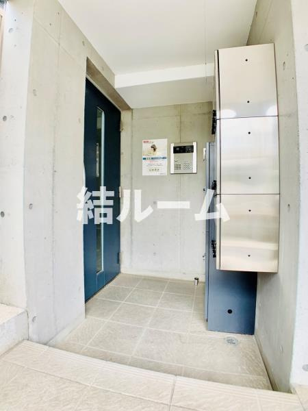 豊島区千早４丁目の賃貸マンションのエントランス