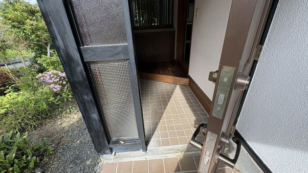 【玄関】 | 殖産浮山温泉郷　戸建