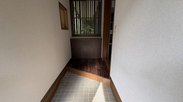 【玄関】 | 殖産浮山温泉郷　戸建