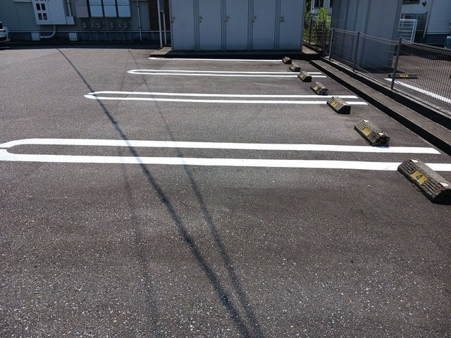 エクセル　ウイングの駐車場