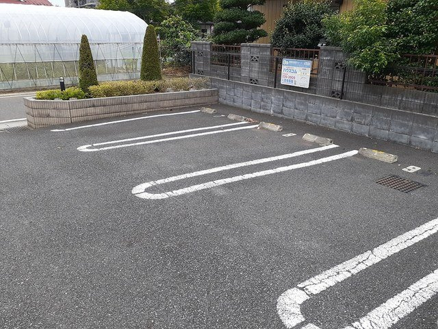 アレグリアの駐車場