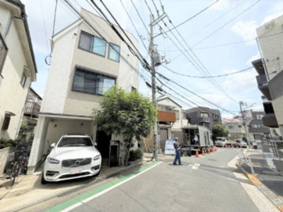 【前面道路含む現地写真】 | ■祐天寺駅６分■令和２年築■東南角地■賃貸併用■４ＬＤＫ■ルーフバルコニー■住友不動産の注文建築 | 諸費用３００万円ＯＦＦ！
特別キャンペーン中！
■祐天寺駅６分
■令和２年築
■東南角地
■賃貸併用（１Ｒ×２）
■４ＬＤＫ
■広々ルーフバルコニー
■住友不動産の注文建築