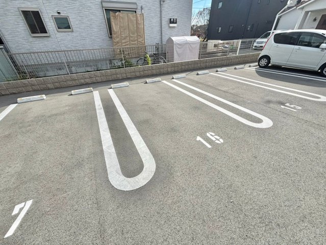 セイクレストBの駐車場