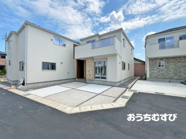 小牧市東田中2期(全9棟)の前面道路含む現地写真