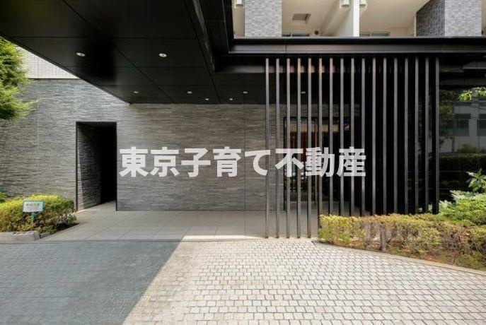 メゾンカルム本郷のエントランス