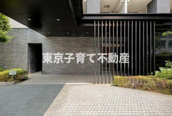メゾンカルム本郷のエントランス