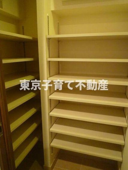 メゾンカルム本郷の収納
