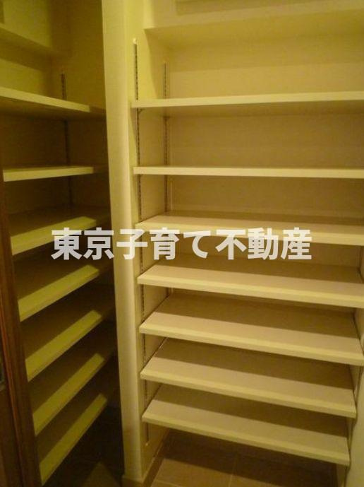 メゾンカルム本郷の収納