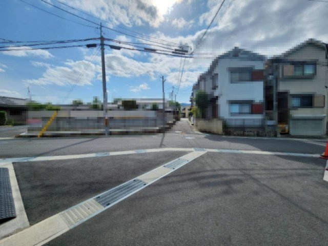 長岡京市今里2丁目の前面道路含む現地写真|角地の開放的な立地です！