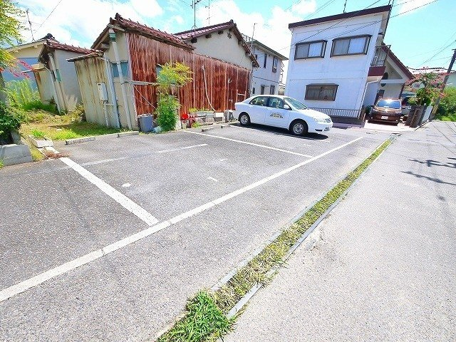 ファミーユ下山のエントランス|清潔なエントランスです