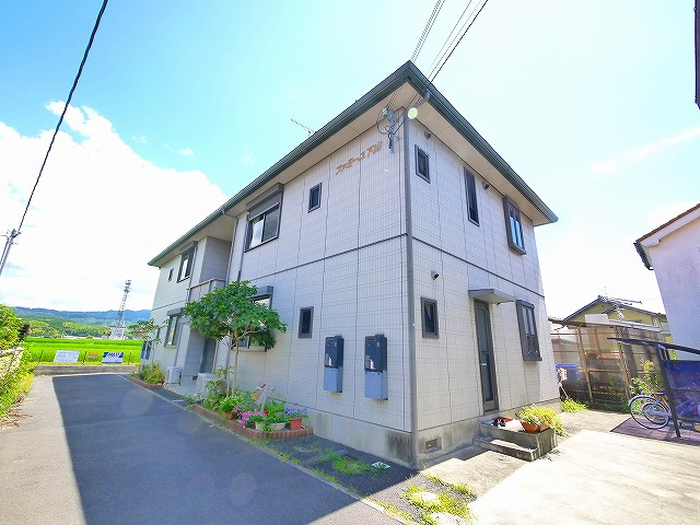 ファミーユ下山の外観|外観は落ち着いています