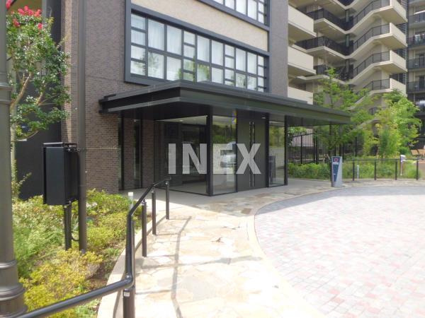 横浜市磯子区磯子台の賃貸マンションのエントランス