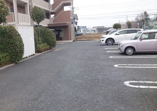 ブリアンコリーヌの駐車場