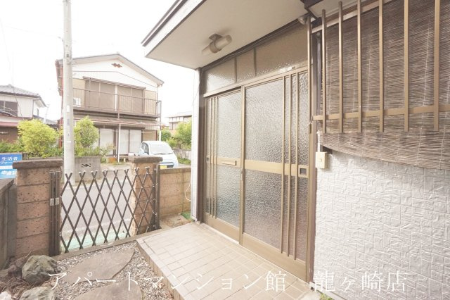 双葉Aハウスの玄関